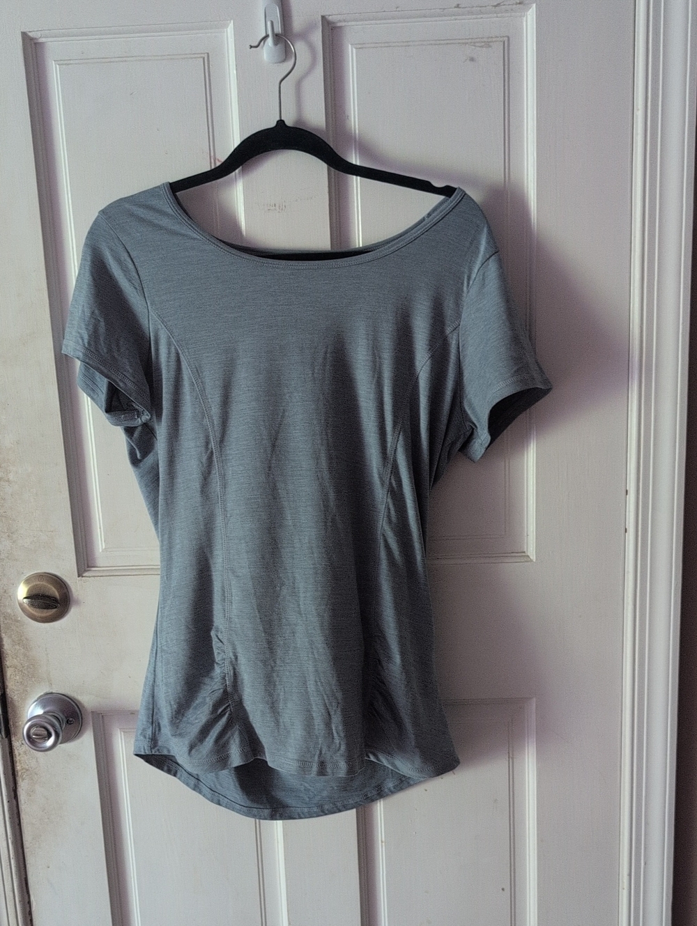 GAIAM Light Gray Scoop Neck Short Sleeve Top
